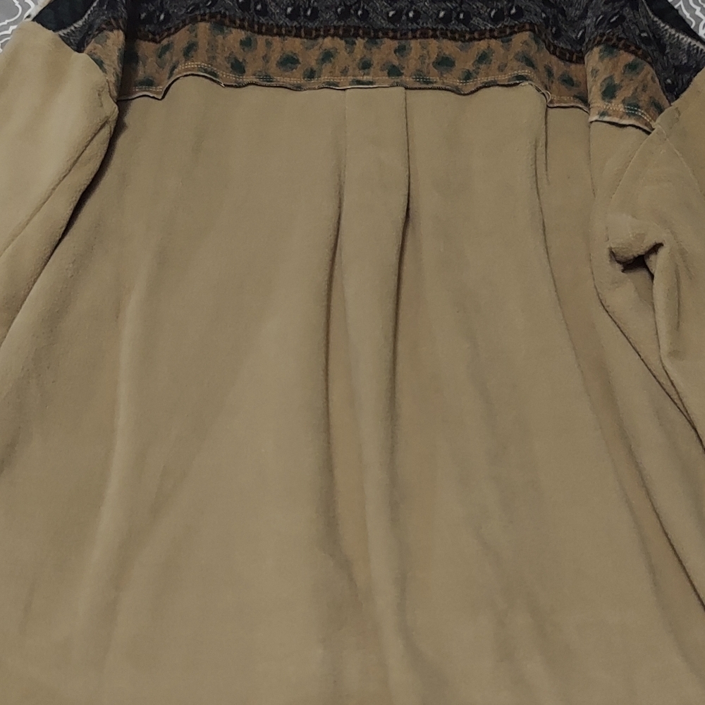 Shacket - Picture 3 of 3